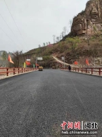 平山县对通往景区的乡村路进行了提升改造。 焦二飞 摄 - 中国新闻社河北分社