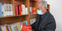 村民在“益德书苑”看书。 袁野 摄 - 中国新闻社河北分社