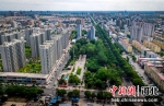 图为涿州市城市道路两侧景观带。 邢占山 摄 - 中国新闻社河北分社