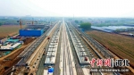 图为京唐铁路香河站站前钢轨铺设完成。安青松 摄 - 中国新闻社河北分社