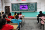 图为在蔡旭哲的家乡河北省深州市，母校的孩子们在观看“天宫课堂”。作者 任玉静 - 中国新闻社河北分社