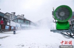 为迎接新雪季到来，崇礼当地滑雪场已开始造雪。　受访者供图 - 中国新闻社河北分社
