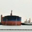 图为 4月15日，外籍油轮在河北黄骅港泰地液化码头靠泊，准备作业。　苑立伟 摄 - 中国新闻社河北分社