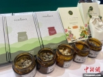 图为泰国进口馆展示的香薰产品。　 李玉素 　摄 - 中国新闻社河北分社