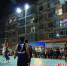 图为孟村“村BA”篮球联赛现场，球员们投球上篮。 杨洋 - 中国新闻社河北分社