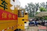 8月4日，应急发电车正在涿州市因灾断电居民社区进行应急供电。　翟羽佳 摄 - 中国新闻社河北分社