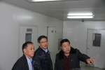 考核评审组参观实验室2.jpg - 食品药品监督管理局